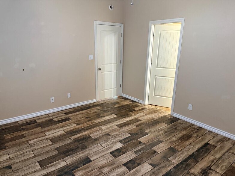 Building Photo - 7212 Barksdale Ln