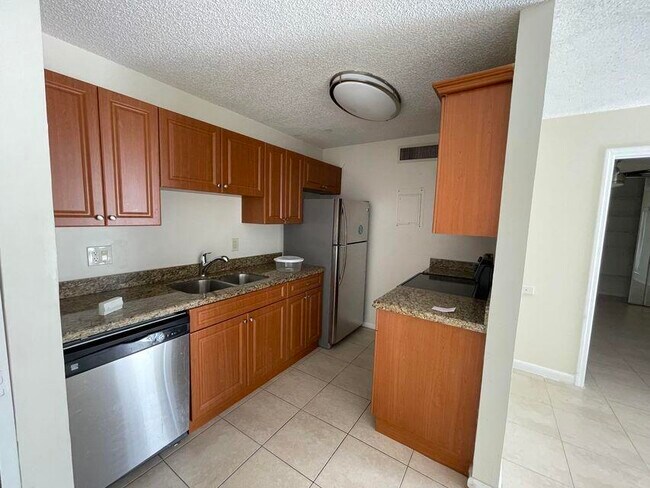 Building Photo - 639 Executive Center Dr