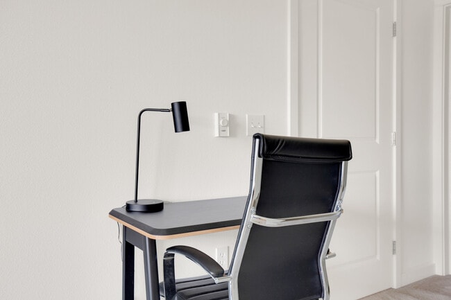 Building Photo - 10410 NE 2nd St