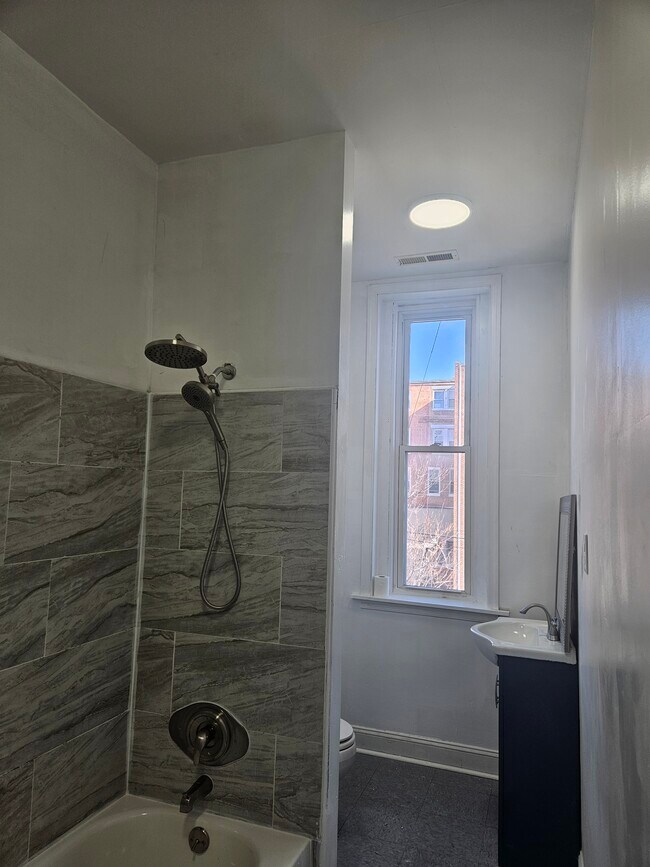 Building Photo - 1909 McCulloh St