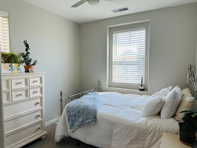Building Photo - $2,395 Tesoro Viejo Gorgeous 2 Bed + Offic...