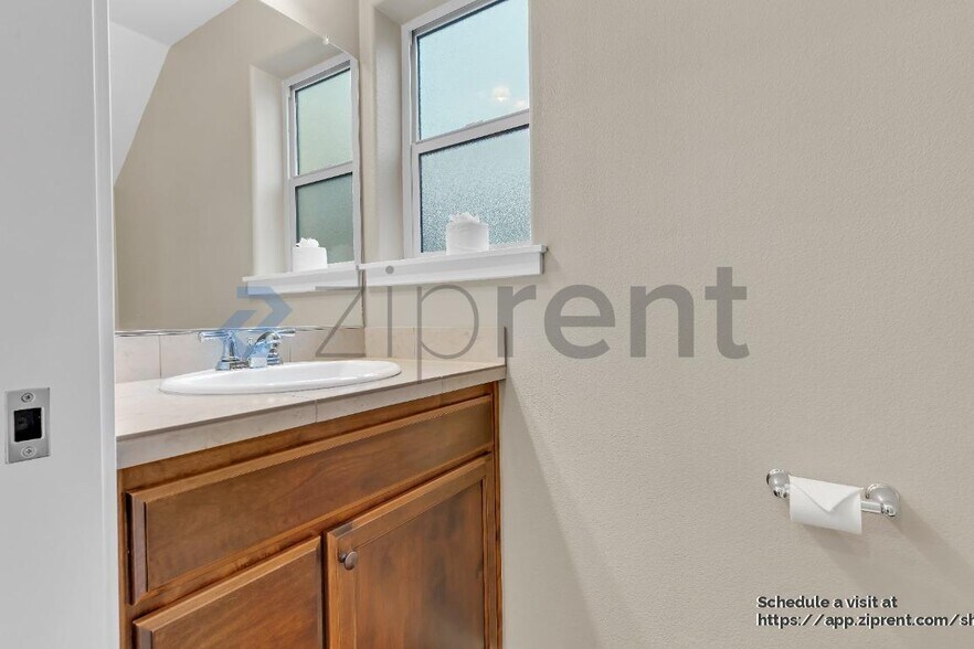 Building Photo - 17547 SW Vanguard Ln