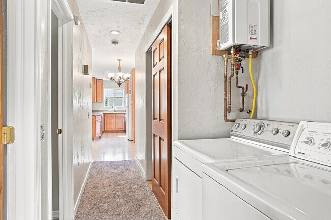 Building Photo - $1,845.95 with $300 Off the first month's rent, 2 Beds - 1 Bath, Single Family Home in Lakewood w...
