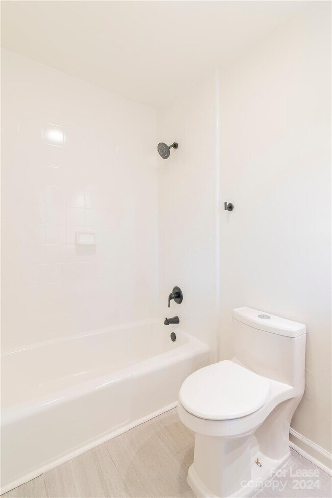 Building Photo - 5020 Coronado Dr