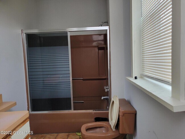 Building Photo - 72 Grand St