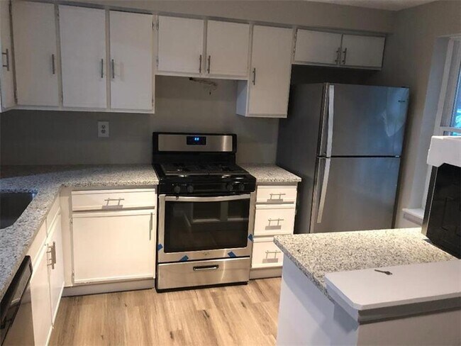 Building Photo - 864 Regal Path Ln