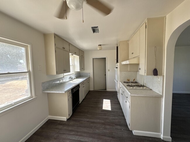 Building Photo - 450 S Santa Clara St