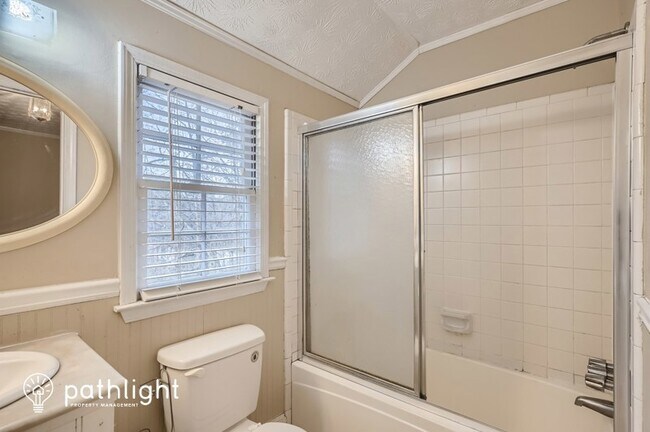 Building Photo - 3740 Glade Ave