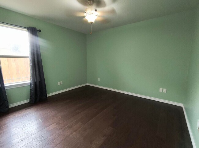 Building Photo - Elegant 3 bedroom, 2 bath home 4 minutes from Goodfellow AFB AVAILABLE NOW!