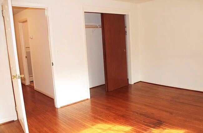 Bedroom - 2013 Shepperd Rd