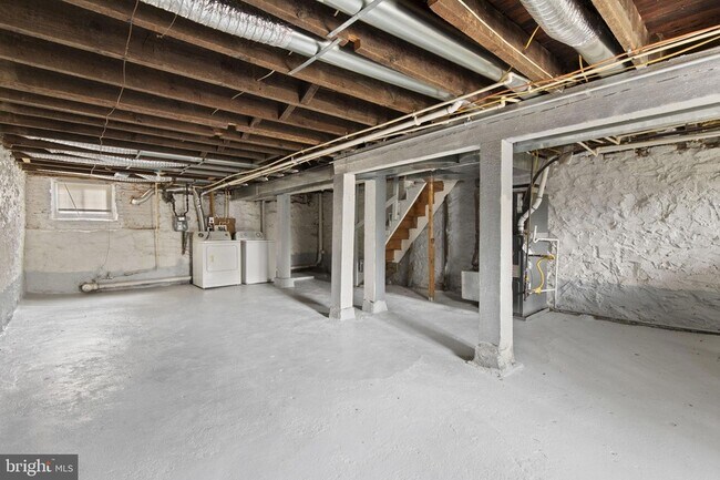 Building Photo - 1209 N Dukeland St