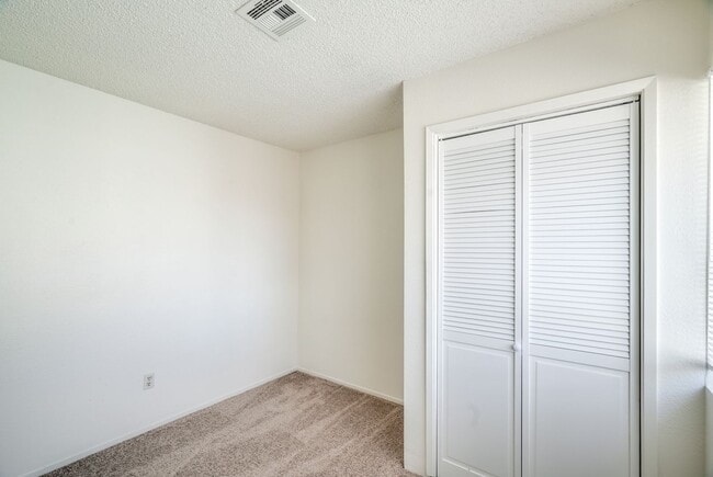 Building Photo - 2-story Home with 4 Bedrooms in the Northeast Area