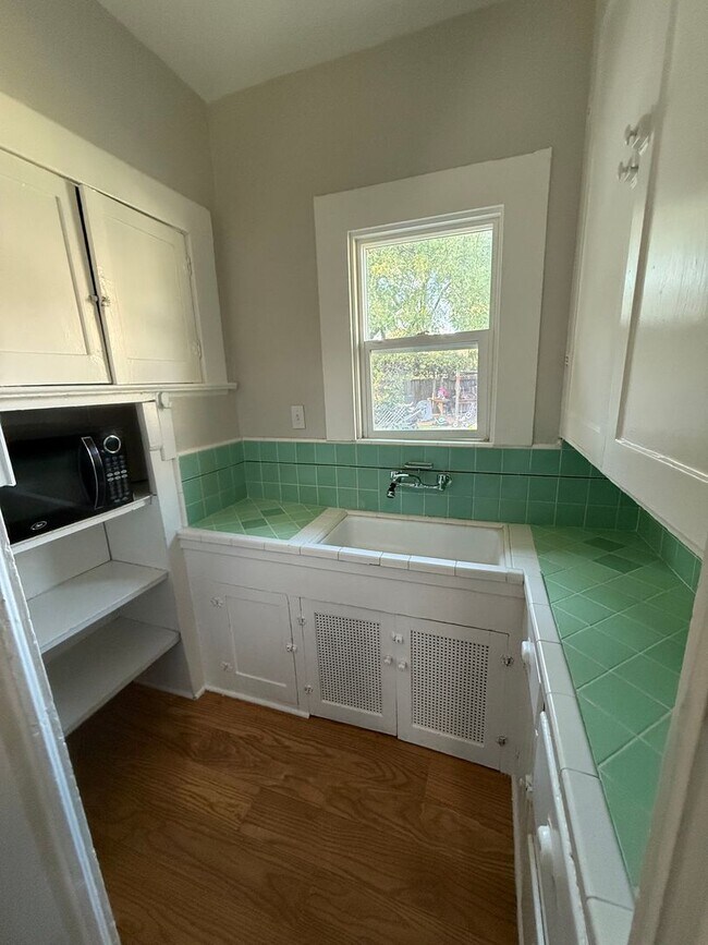 Building Photo - 61-0002