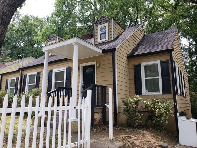 Building Photo - Wonderful Westridge