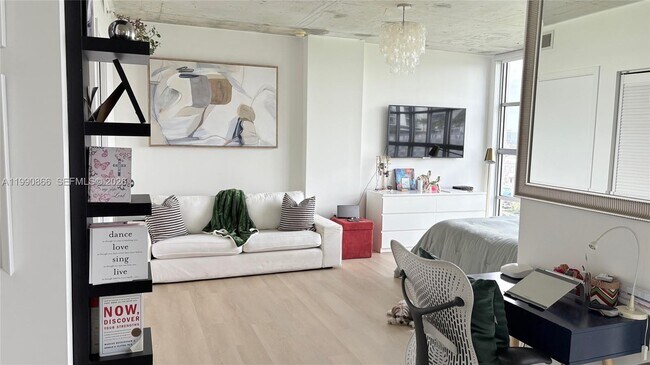 Building Photo - 3451 NE 1st Ave