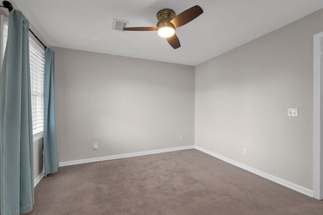 Building Photo - **A RARE FIND - GREEN HILLS CONDO WITH QUI...