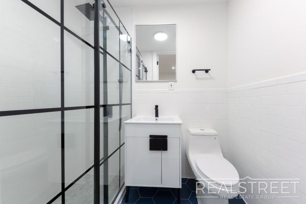 Building Photo - Stunning New 2 BR in Clinton Hill