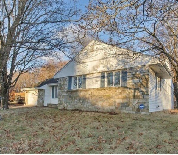 Primary Photo - 275 High St