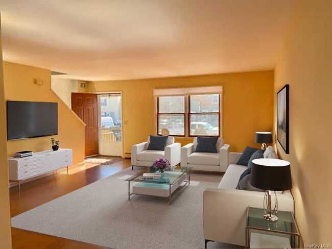 Building Photo - 10 Greenhouse Ln