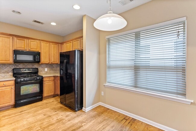 Building Photo - 4BR in sought after Centennial Lakes