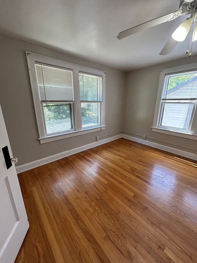 Building Photo - Charming 4-Bed Home with Fireplace & Hardw...