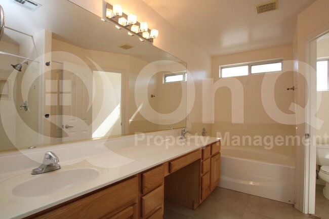 Building Photo - 4173 E Meadow Lark Way