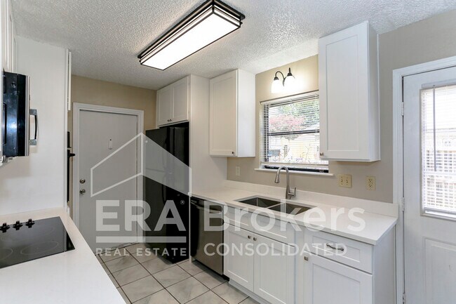 Building Photo - 1712 Sherman Dr