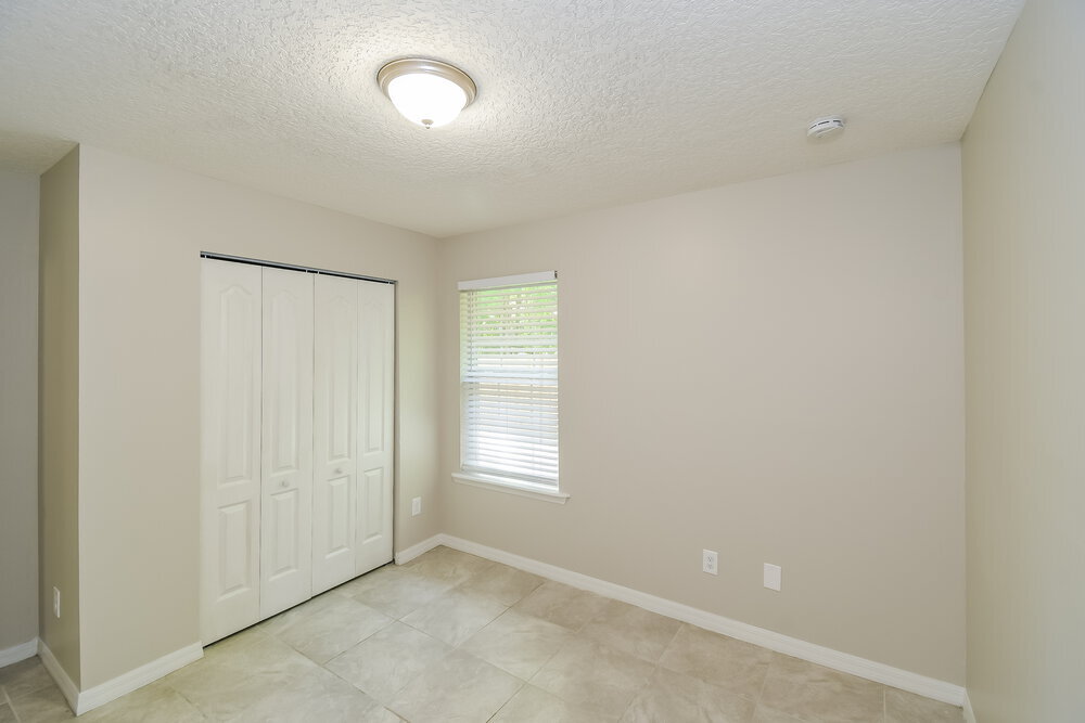 Building Photo - 1040 W 7th St