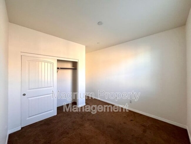 Building Photo - 40372 Calle Real