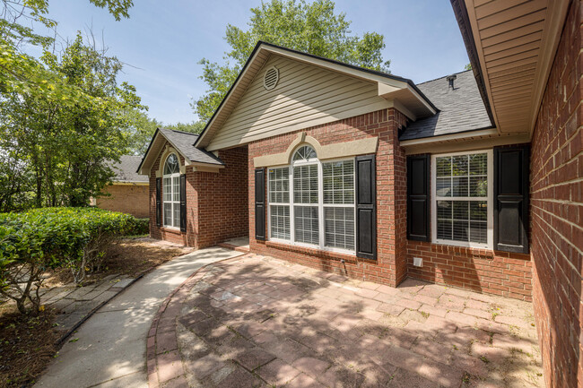 Building Photo - 245 Farmington Dr