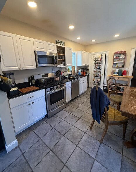 Building Photo - 36 Pratt St