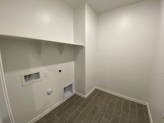 Building Photo - Charming Madera Rental: 3-Bed, 2-Bath Gem in Queen Creek's Heart, Complete with Upgraded Kitchen ...
