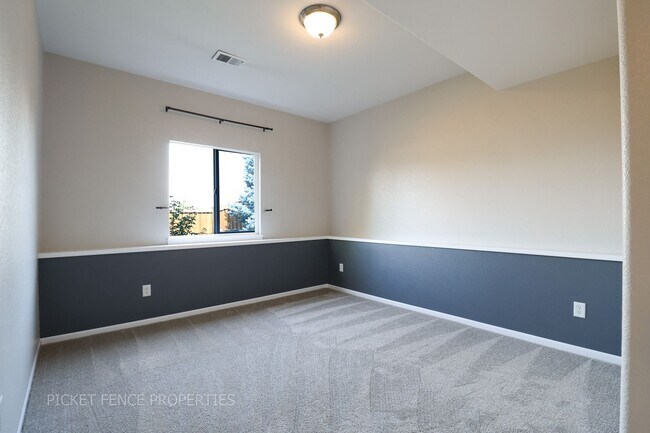 Building Photo - 4-Bedroom, 3-Bathroom Home in Windsor