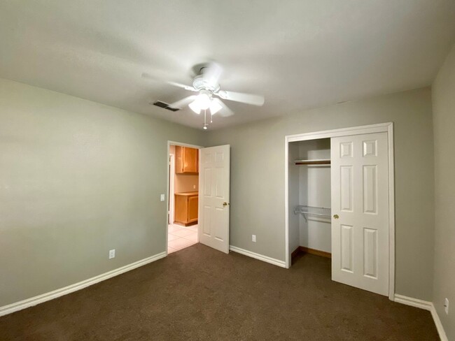 Building Photo - $2,295.00-  3 Bedroom Bullard & Fowler, Cl...