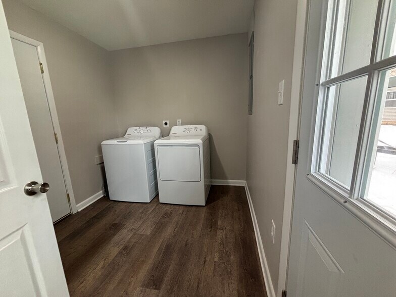 Building Photo - 1001 Rozel Ave