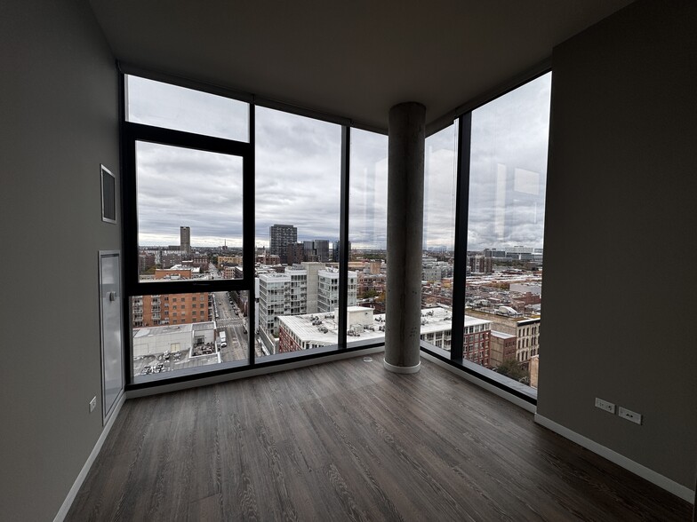 Building Photo - 26 N Sangamon St