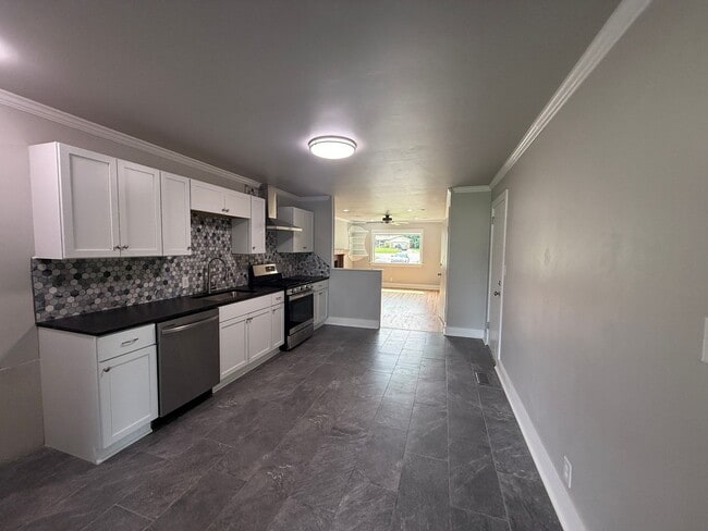 Building Photo - Broken Arrow Fully Remodeled Dream Home 3 Bedroom
