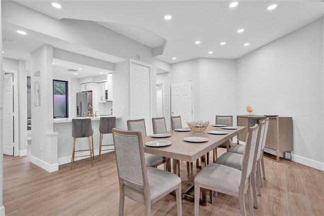 Building Photo - 7484 La Paz Blvd