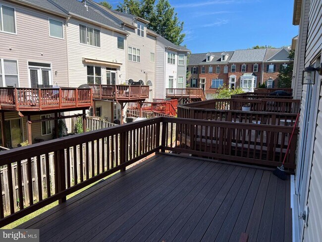 Building Photo - 8818 Royal Doulton Ln