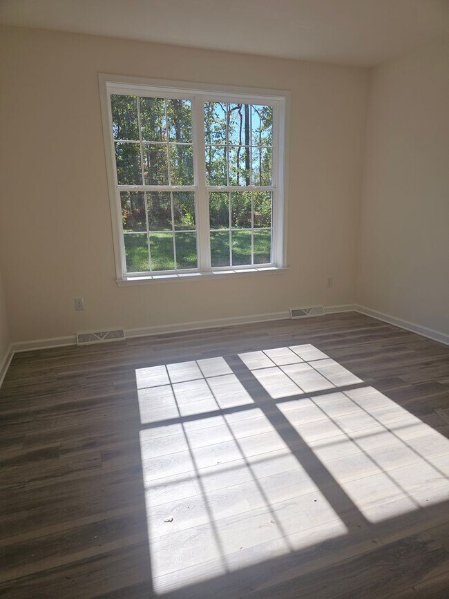 Building Photo - Brand New luxury home!