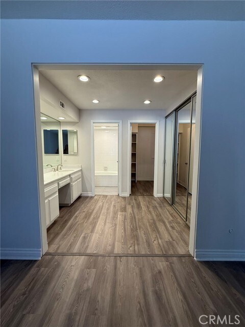 Building Photo - 5555 Canyon Crest Dr
