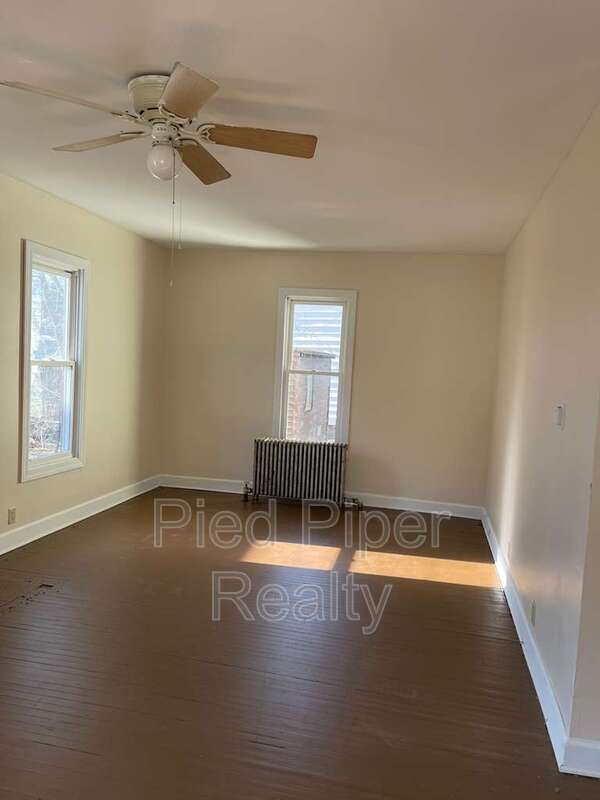 Building Photo - 320 W Clark St