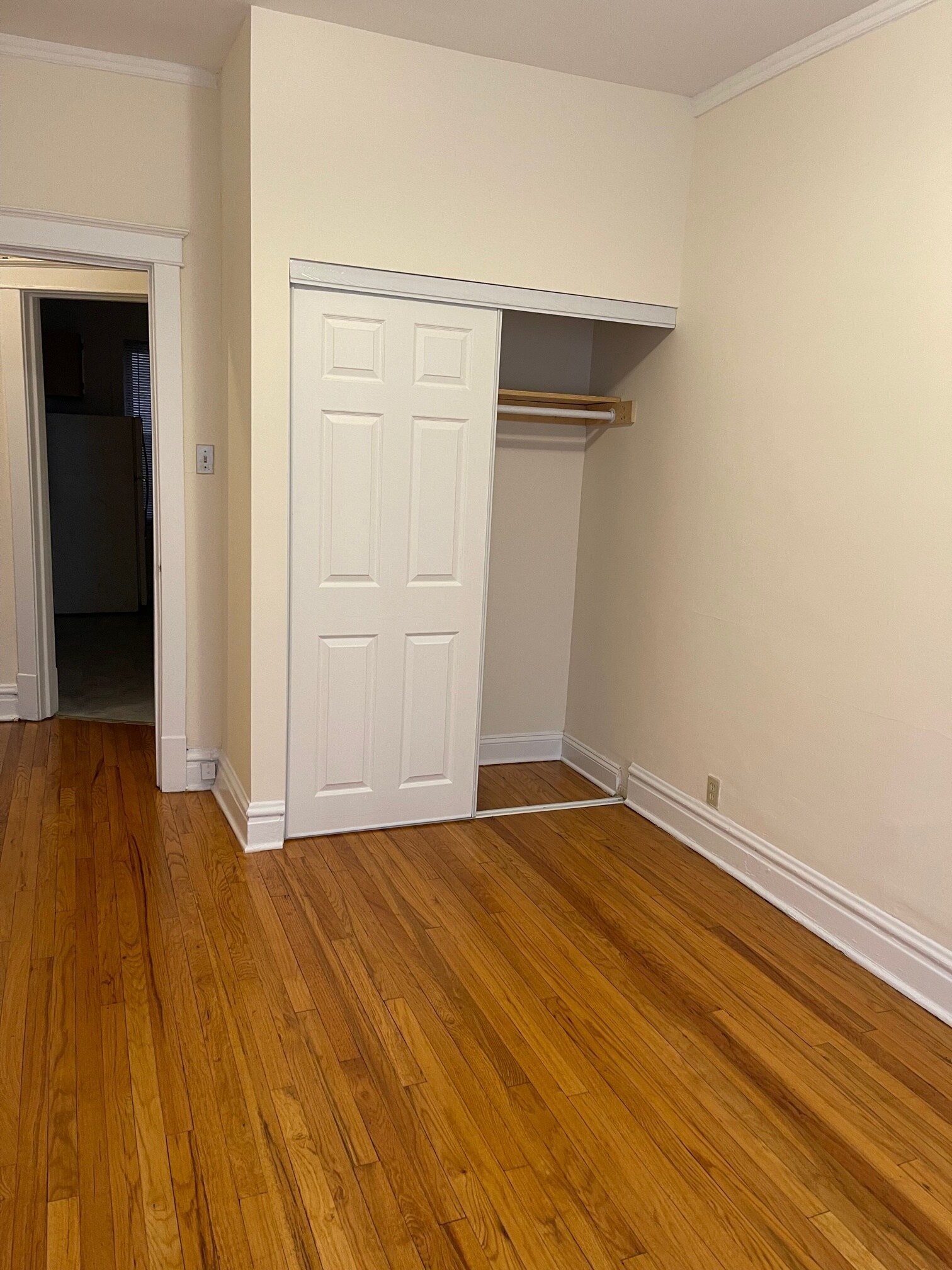 Building Photo - 6962 N Sheridan Rd