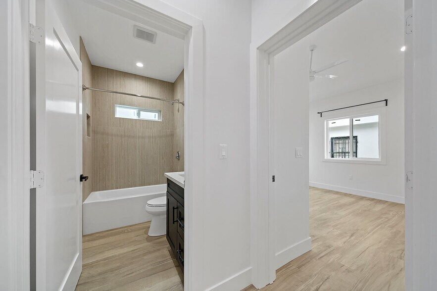 2618 1/2 - 2616 Glendale Blvd