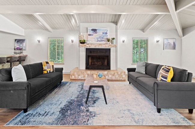 Building Photo - Woods Edge