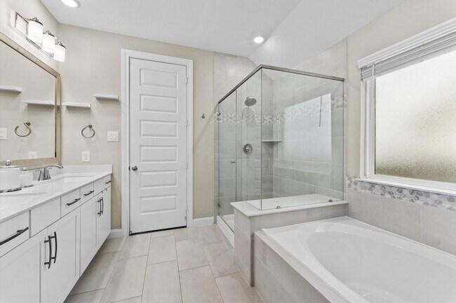 Building Photo - 2185 Woodland Pine Dr