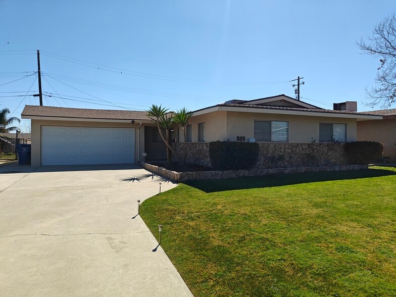 Building Photo - 909 Dwina Ave