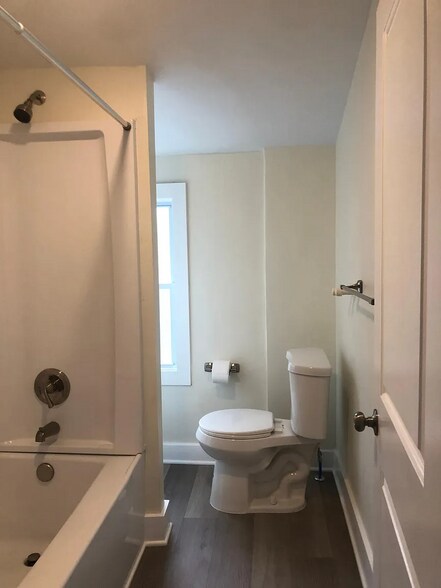 Building Photo - 2303 Murray Ave