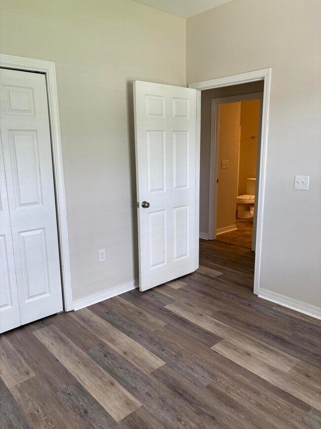 Building Photo - 214 Ladue Ave