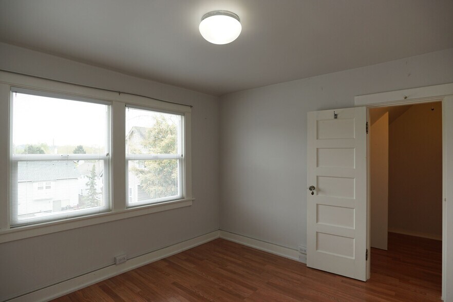 Building Photo - 2731 S Judkins St